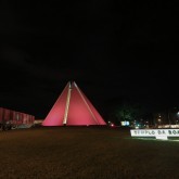 Em celebração ao Outubro Rosa, mês de conscientização para prevenir o câncer de mama, o Templo da Boa Vontade está com a iluminação rosa em apoio a todas as mulheres.