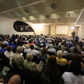 Auditório Austregésilo de Athayde recebe peregrinos para acompanhar a sessão solene dos 29 anos do TBV, comandada por Paiva Netto.
