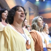 Escrita pela Valorosa Legionária Izaura Vargas Lombardi (1926-2015), ela foi cantada com muita emoção pelas integrantes do  Coral Comunitário Nair Torres, da LBV, de várias cidades brasileiras. “Ela traz essa ação da Espiritualidade Superior através da água fluidificada, (...) este lenitivo que Jesus coloca à nossa disposição”, explica a coralista Rosângela de Oliveira.
