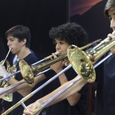 Com traços de blues, essa contagiante Música Legionária foi executada por jovens que integram a Orquestra Filarmônica Boa Vontade e estudam no Espaço Cultural da Religião Divina. Eles capricharam nos metais, que enriquecem a melodia da canção, e alegraram o público. SAIBA MAIS.
