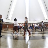 Na Pirâmide dos Espíritos Luminosos e das Almas Benditas, pessoas de todas as partes do Brasil e do mundo encontram a força para superar seus desafios.
