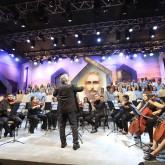 Chegou a hora de saudar Maria Santíssima, Mãe Universal da Humanidade! A composição “Ó Virgem Santa!”, de autoria de Paiva Netto e arranjo de Darcy Augusto Malheiros (1923-2012),  foi outro momento marcante de devoção nesta edição do espetáculo.
