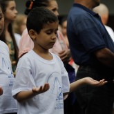 Soldadinhos de Deus, como carinhosamente são chamadas as crianças na Religião Divina, também peregrinam nas comemorações dos 29 anos do Templo da Paz.