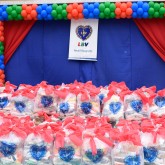 Nova Friburgo, RJ - Famílias em situação de vulnerabilidade social, que já são atendidas pela Legião da Boa Vontade ao longo do ano, levam para seus lares a certeza de mesa farta no fim de ano: cestas de alimentos da campanha de Natal da LBV.
