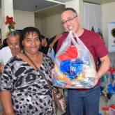 São Gonçalo, RJ — Natal é época de união e solidariedade! A campanha de Natal da LBV leva às famílias a Solidariedade e a certeza de ceia farta com as cestas de alimentos.
