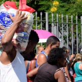 Rio de Janeiro, RJ — A sua ajuda faz a diferença na vida das centenas de famílias que vivem em situação de pobreza e recebem as cestas de alimentos da Campanha Natal Permanente da LBV, pois terão um natal mais feliz e farto.
