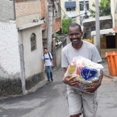 Rio de Janeiro, RJ — A entrega das cestas de alimentos é o coroamento de todas as atividades desenvolvidas pela Legião da Boa Vontade desde o início do ano.

