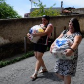 Petrópolis, RJ — A entrega das cestas de alimentos é o coroamento de todas as atividades desenvolvidas pela Legião da Boa Vontade desde o início do ano.
