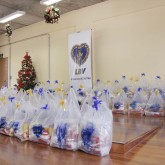 São Paulo, SP - Do início ao fim do ano, a Legião da Boa Vontade proporciona melhor qualidade de vida a milhares de famílias brasileiras que vivem em situação de risco social. A campanha Natal Permanente da LBV — Jesus, o Pão Nosso de cada dia! é o coroamento do importante trabalho solidário que, há mais de seis décadas, é apoiado pelo povo.
