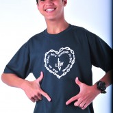 O ator Drico Alves já esteve, em 2016, entregando as cestas de alimentos para as famílias atendidas pela LBV, ao longo do ano e, este ano, decidiu vestir novamente a camiseta da Solidariedade.
