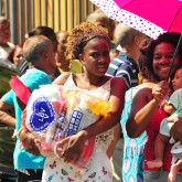Rio de Janeiro, RJ — Famílias em situação de vulnerabilidade social, que já são atendidas pela Legião da Boa Vontade ao longo do ano, levam para seus lares a certeza de mesa farta no fim de ano: cestas de alimentos da campanha de Natal da LBV.
