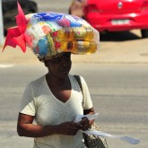 Rio de Janeiro, RJ — As famílias atendidas pela LBV levam para casa cestas de alimentos fartas que garantem um Natal mais digno e feliz a quem mais precisa.
