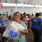 Trindade, GO — O sorriso no rosto de quem recebe a certeza de um natal mais digno e feliz, revela a importância do seu apoio. É a LBV chegando a quem mais precisa! =)