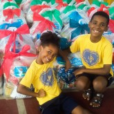 Ipatinga, MG — No Roteiro da Solidariedade da LBV, centenas de famílias foram presenteadas com as cestas de alimentos e a oportunidade de um Natal mais farto, digno e feliz.