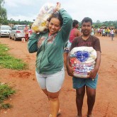 Aparecida de Goiânia, GO — O sorriso no rosto de quem recebe a certeza de um Natal mais digno e feliz revela a importância do seu apoio. É a LBV chegando a quem mais precisa! =)
