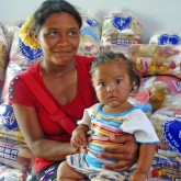 Dourados, MS — Por meio da campanha Natal Permanente da LBV — Jesus, o Pão Nosso de cada dia!, as famílias atendidas pela Instituição terão um fim de ano mais farto e feliz.
