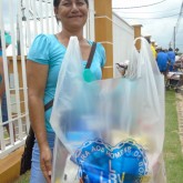 Campo Grande, MS — O sorriso estampado no rosto revela a felicidade proporcionada pela LBV durante a entrega das cestas de alimentos da campanha de Natal da Instituição.
