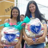 Campo Grande, MS — Ao receberem suas cestas de alimentos, as famílias têm a certeza de que terão um digno fim de ano.
