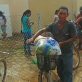 Montes Claros, MG — O sr. Cícero Alexandrino de Oliveira agradeceu, muito emocionado, o recebimento da cesta de alimentos: “Estou muito feliz porque essa ajuda chegou em uma boa hora. Desejo ao Paiva Netto muita saúde e muitos anos de vida”, disse.