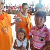 Rondonópolis, MT — Os voluntários da LBV intergiram com as crianças da aldeia Tadarimana e levaram muita alegria para as famílias com as cestas de alimentos da Campanha de Natal da LBV.

 
