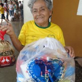 Cuiabá, MT — A importância de receber a cesta de alimentos é expressa no sorriso de cada pessoa beneficiada pela campanha.
