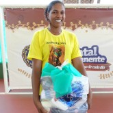 Cuiabá, MT — Famílias em situação de vulnerabilidade social, que já são atendidas pela Legião da Boa Vontade ao longo do ano, levam para seus lares a certeza de mesa farta no fim de ano: cestas de alimentos da campanha de Natal da LBV.
