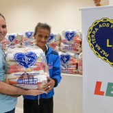 Itapeva, SP — As cestas de alimentos entregues foram carinhosamente montadas para garantir que cada família tenha um Natal com alimento farto e nutritivo na mesa. 
