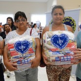 Itapeva, SP — Ao receberem suas cestas, as famílias têm a certeza que terão um digno fim de ano.
