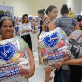 Itapeva, SP — Famílias levam para a casa a certeza de um Natal mais feliz. A iniciativa é a conclusão do atendimento realizado ao longo do ano pela LBV. 
