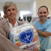 Itapeva, SP — Natal é época de união de solidariedade! A campanha da LBV leva às famílias a certeza de ceia farta com as cestas de alimentos. 
