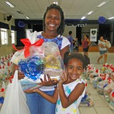 Campinas, SP — Natal é época de união e solidariedade! A campanha de Natal da LBV leva às famílias a Solidariedade e a certeza de ceia farta com as cestas de alimentos.
