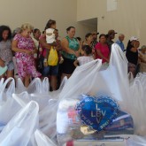 Paranaíba, MS — Antes das entregas das cestas, as famílias se concentram durante o Momento Ecumênico de Oração.
