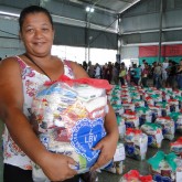 Registro, SP — Mesmo diante de tantos desafios a LBV não mediu esforços e mobilizou a população, parceiros e a classe artística para oferecer às famílias que vivem em situação de vulnerabilidade social um Natal mais digno e mais feliz. Os atendidos voltaram para as suas casas com as esperanças renovadas e com a garantia de um fim de ano melhor.
