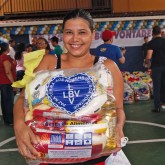 Belém, PA — O sorriso estampado no rosto revela a felicidade proporcionada pela LBV durante a entrega das cestas de alimentos da campanha de Natal da Instituição.
 
