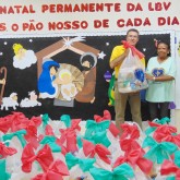 Uberaba, MG — A LBV beneficiou centenas de famílias atendidas ao longo do ano em seus programas e projetos socioeducacionais com cestas de alimentos arrecadados por meio da campanha Natal Permanente da LBV — Jesus, o Pão Nosso de cada dia!.

