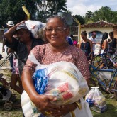 Ananindeua, PA — A importância de receber a cesta de alimentos é expressa no sorriso de cada pessoa beneficiada pela campanha.
