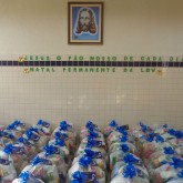 Bauru, SP —  A entrega das cestas aconteceu no Centro Comunitário de Assistência Social da LBV, onde as famílias foram presenteadas com uma cesta de alimentos, contribuindo para que tenham um Natal mais digno e feliz.
