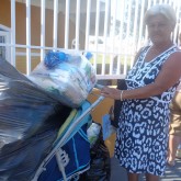 Bauru, SP — A alegria e A gratidão na entrega das cestas de alimentos arrecadados por meio da campanha Natal Permanente da LBV — Jesus, o Pão Nosso de cada dia!.
