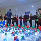 Araçatuba, SP — A solenidade de entrega das cestas de alimentos da Campanha Natal Permanente da LBV contou com apresentações artísticas e culturais, entre elas a Banda da Fundação Mirim, que entou canções natalinas e encantou a todos.
