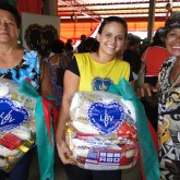 Ourinhos, SP — Famílias do interior paulista expressam gratidão ao receberem suas cestas de alimentos junto com a certeza de um Natal mais digno e feliz!
