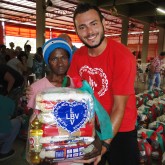 Ourinhos, SP — A Legião da Boa Vontade, em parceria com o Centro de Referência de Assistência Social (CRAS) da cidade, beneficiou centenas de famílias que vivem em situação de pobreza.
