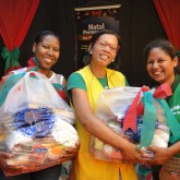 Presidente Prudente, SP — A LBV beneficiou centenas de famílias atendidas ao longo do ano em seus programas e projetos socioeducacionais com cestas de alimentos arrecadados por meio da campanha Natal Permanente da LBV — Jesus, o Pão Nosso de cada dia!.

 
