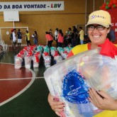 Uberlândia, MG — A entrega das cestas de alimentos é o coroamento de todas as atividades desenvolvidas pela Legião da Boa Vontade desde o início do ano.
