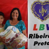 RIbeirão Preto, SP — Todos os anos, a LBV garante um Natal mais feliz a milhares de famílias. Na foto, avó e neto agradecem à Entidade pelo presente, que só foi possível graças ao valoroso apoio do povo brasileiro. A você, amiga colaboradora e amigo colaborador, o nosso muito obrigado! =]
