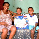 Buique, PE — Após receber a cesta de alimentos da LBV, a família atendida expressa a certeza de que terá um Natal mais digno e feliz.
