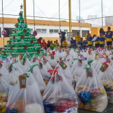 Aracaju, SE — A TV Atalaia (record) fez a cobertura da entrega das cestas no Centro Comunitario de Assistência Social da LBV.
