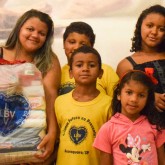 Araraquara, SP — Do início ao fim do ano, a LBV proporciona melhor qualidade de vida a milhares de famílias brasileiras que vivem em situação de risco social. A campanha Natal Permanente da LBV — Jesus, o Pão Nosso de cada dia! é o coroamento do importante trabalho solidário, que é apoiado pelo povo.
