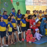 Aracaju, SE — O Coral Ecumênico Infantil da LBV deu um show durante a entrega das cestas de alimentos da LBV.
