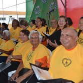 Aracaju, SE — O coral Vida Plena emocionou o público presente com canções natalinas na cerimônia de entregas de cestas da camapnha Natal Permanente da LBV — Jesus, o Pão Nosso de cada dia!
