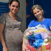 Porto Alegre, RS — Graças à sua colaboração, muitas famílias terão a certeza de um Natal farto e mais feliz. Em cada olhar é possível perceber a emoção em receber a cesta de alimentos da LBV.
